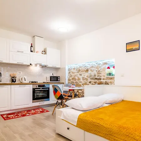 Studio Apartman Mirela Kastel Stafilic Kastela Exterior photo