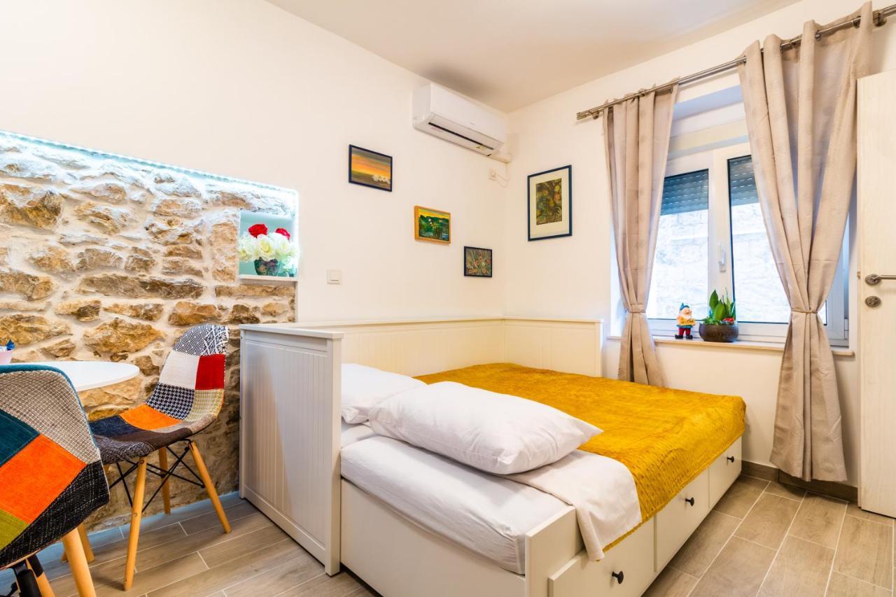 Mirela Kastel Stafilic * Kastela